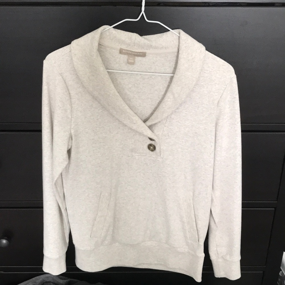 Banana Republic stylish pull over with pocket